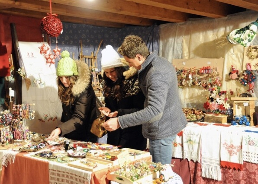 Natale tra le Pale: il borgo di Siror a Primiero San Martino di Castrozza ospita il più antico mercatino della natività