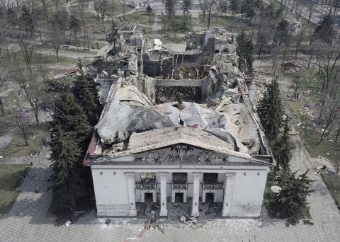 Ucraina: pioggia di bombe su kharkiv. Distrutto il teatro-rifugio di Mariupol con 300 vittime
