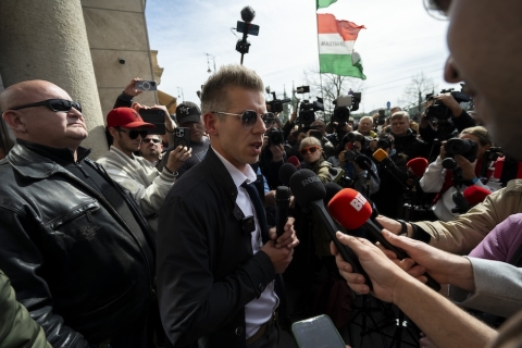 Ungheria: un migliaio di persone in Piazza Kossut per contestare Orban in vista delle europee