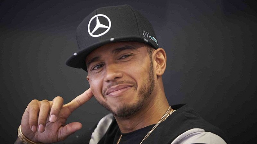 Lewis Hamilton conquista il 7° titolo mondiale in Turchia con la Merceds. Il suo impegno per i bambini ed il sociale