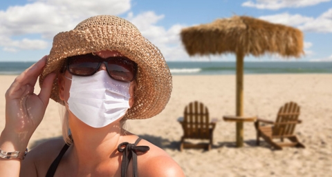 Turismo: mascherina anche in spiaggia con il nuovo decreto introdotto dalla Spagna