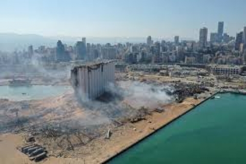 Scoppio Beirut: ai domiciliari finiscono tutti i funzionari del porto dove erano stoccati barili di nitrato d'ammonio
