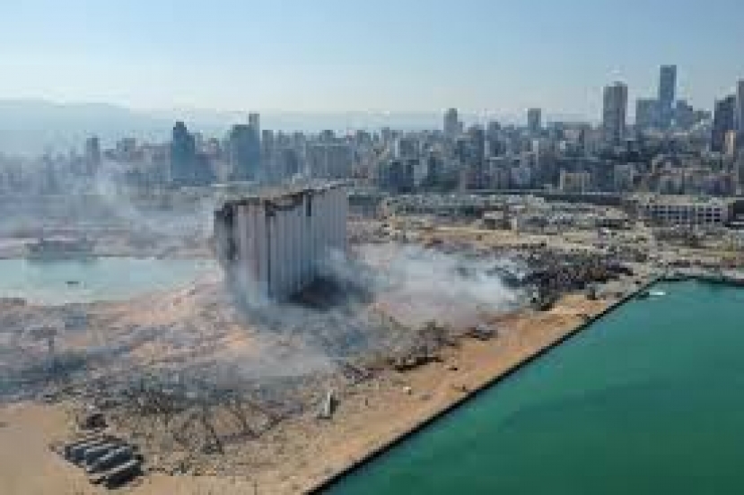 Scoppio Beirut: ai domiciliari finiscono tutti i funzionari del porto dove erano stoccati barili di nitrato d&#039;ammonio