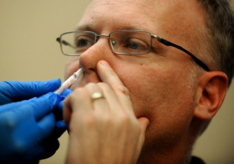 Covid: test favorevoli dell'Univeristè de Tours al vaccino proteico a somministrazione nasale