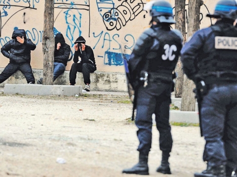 Marsiglia: sparatorie nella notte di trafficanti di droga con 3 giovani vittime e 3 feriti