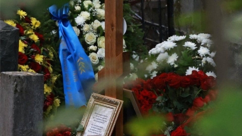 Russia: i funerali privati di Prigozhin. L'omaggio degli uomini di Wagner nel cimitero di Porokhovskoe