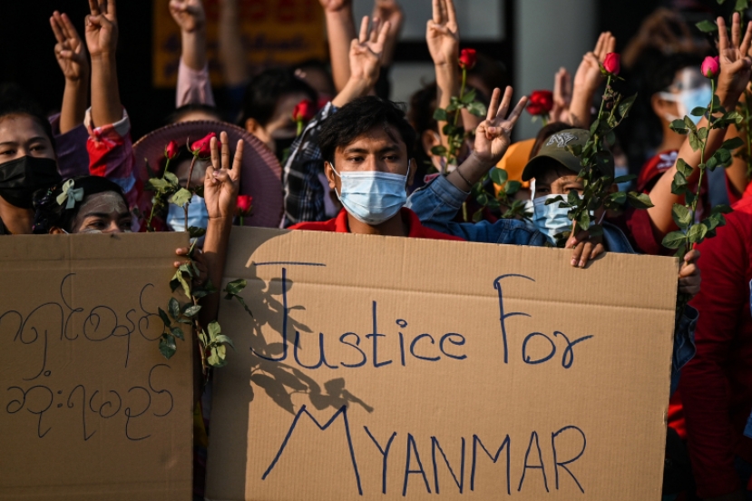 Myanmar: dopo il blackout di internet imposto dall&#039;esercito tornano parzialmente i collegamenti e con censura