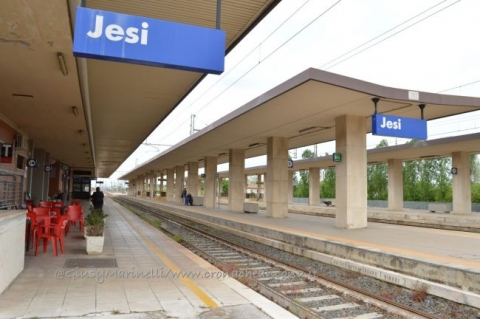 Jesi: morto un dipendente di una ditta di manutenzione ferroviaria investito da un carrello