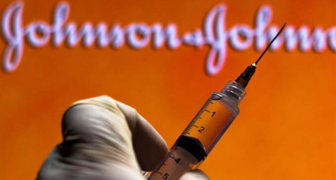 Vaccino Johnson&Johnson: la casa farmaceutica e Aifa confermano alcuni casi di trombosi "ma è plausibile"