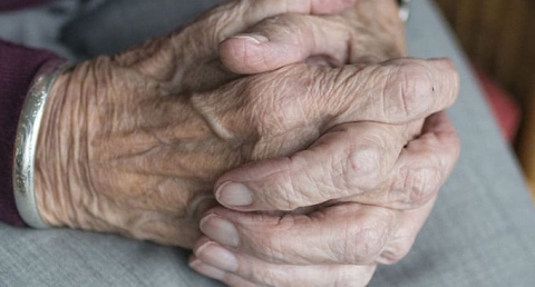 Milano: tragedia familiare, un uomo 88enne ha strangolato la moglie (90) affetta da Alzheimer dopo un lite