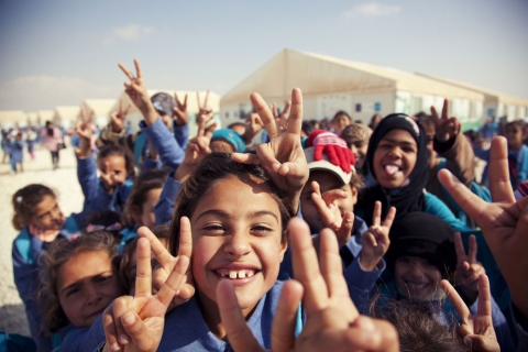 L'Uefa Europa Trophy Tour raccoglie oltre 2mila scarpe di calcio per il campo profughi di Za'atari in Giordania