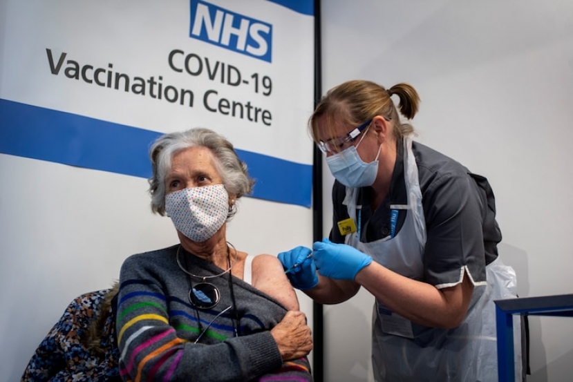 Nel Regno Unito con la diffusione del virus fuori controllo, si inizierà a somministrare il vaccino americano Moderna