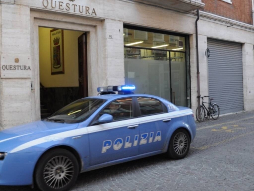 Rimini: arrestata 24enne che aveva tentato di sfregiare l’ex fidanzato con un taglierino