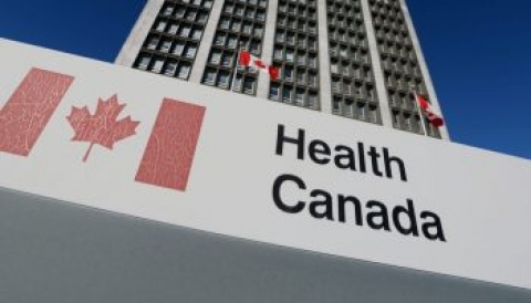Il Canada inizia il programma di vaccinazioni con il personale sanitario di una casa di cura