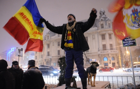 Elezioni Romania: testa a testa tra liberali europeisti e socialisti. Alta astensione