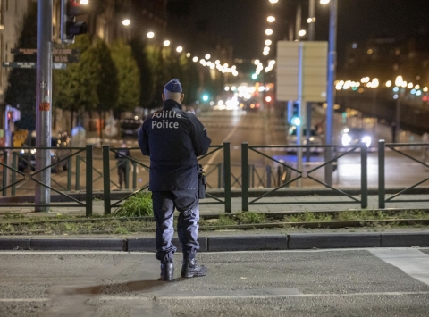 Bruxelles, ancora caccia all’uomo per l’omicidio dei due tifosi svedesi. De Croo (Primo Ministro): “È terrorismo”