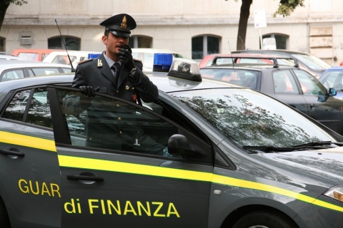 Messina, droga delivery con autoambulanze durante il lockdown. Otto persone arrestate dalla GdF