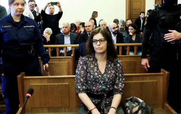 Budapest: Ilaria Salis andrà agli arresti domiciliari ma indossando il braccialetto elettronico