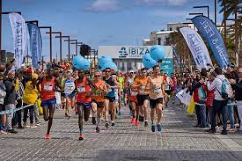 Ibiza: l’isola dello sport da aprile a dicembre tra maratone, la Ruta de la Sal e la Vuelta Cicloturista