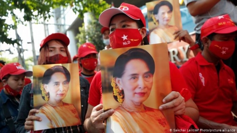 Myanmar: cresce la protesta della popolazione per il colpo di stato che ha rovesciato Aung San Suu Kyi