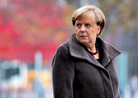 Covid Germania: scatterà il lockdown per i senza green pass. Merkel: "E' un atto di solidarietà nazionale"