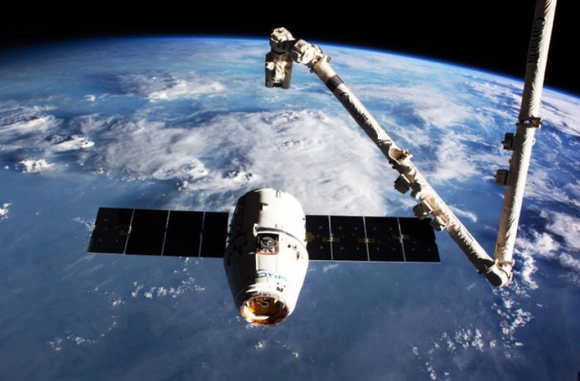 Spazio: la capsula Crew Dragon della Nasa si è aggangiata alla stazione spaziale