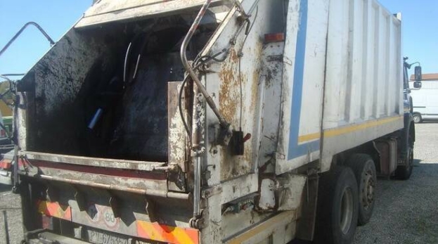 Morte sul lavoro: a Cusago, nel milanese, un operaio egiziano 23enne stritolato da un compattatore di rifiuti