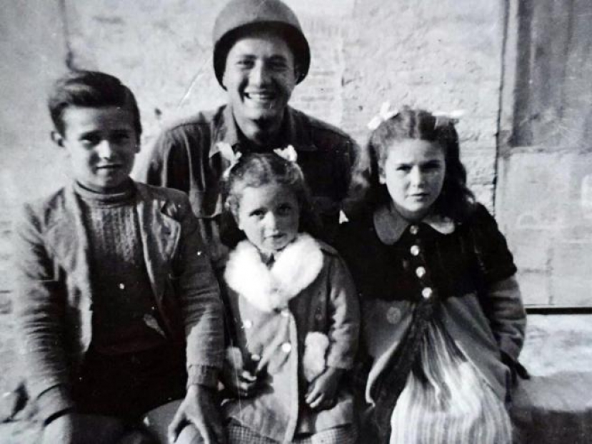Dopo 76 anni l&#039;ex soldato Usa, Martin Adler riesce a dare un volto a tre bambini italiani con un incontro sul web