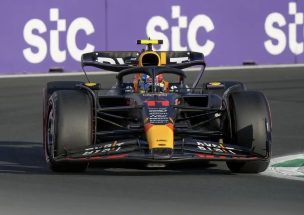 Gp F1: sul circuito arabo vincono le Red Bull con Sergio Perez avanti Verstappen e Russel. Ferrari deludente