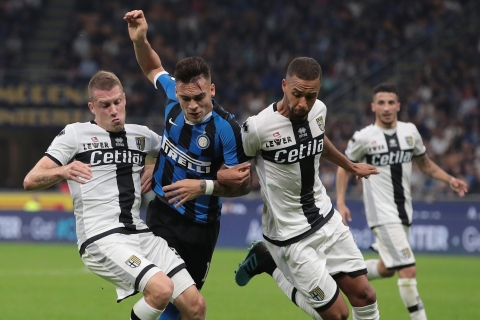 Posticipo Serie A: l'Inter passa Parma (1-2) ed infila la sesta vittoria consecutiva
