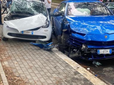 Incidente Casal Palocco, il Gip: “Il Suv Lamborghini viaggiava a 124 km/h. Lo spiega la frenata sull’asfalto”
