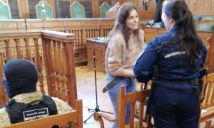 Caso Ilaria Salis: oggi in aula con braccialetto elettronico. La decisione sui domiciliari in Ungheria