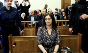 Budapest: Ilaria Salis andrà agli arresti domiciliari ma indossando il braccialetto elettronico