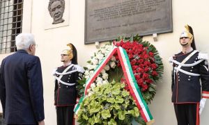 Anniversario delitto Moro: Mattarella, La Russa e Fontana depongono una corona in via Caetani a Roma