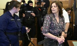 Budapest: respinta la richiesta di arresti domiciliari per Ilaria Salis. Il giudice: “Gravi reati”