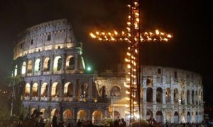 Venerdì Santo: la Via Crucis di Papa Francesco lungo le strade dell’antica Roma dal Colosseo ai Fori