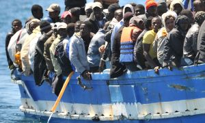 Lampedusa: in meno di 48 ore sbarcati circa 700 migranti. Hotspot di nuovo al collasso