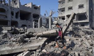 Striscia di Gaza: nuovi bombardamenti israeliani a Deir al-Balah con 12 vittime