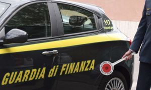 Fuochi pirotecnici: scoperti dalla GdF due laboratori clandestini in provincia di Napoli. Sequestrati esplosivi “Cobra”