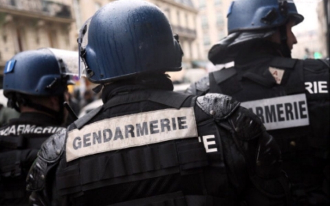 Cannes: accoltellato un poliziotto da un collega "In nome del profeta". Si segue la pista terroristica