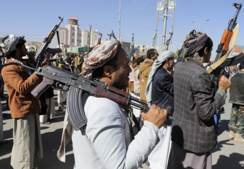 Yemen: ancora attacco USA-GB su 13 basi ribelli Houthi. Sventatati missili su navi in Mar Rosso