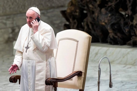 Figli omosessuali, il Papa ai genitori: “Non nascondersi in atteggiamenti condannatori”