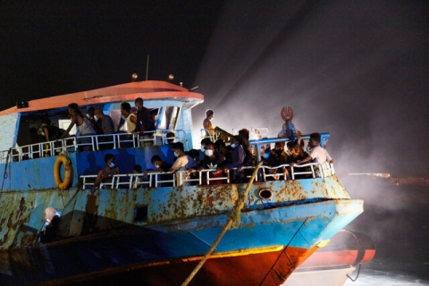 Migranti: emergenza a Lampedusa. Sbarcati in 305 e 208 sulla Mare Jonio in attesa