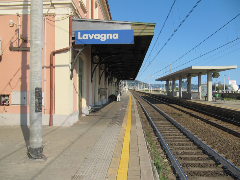 Lavagna: circolazione dei treni sospesa sulla linea Genova-La Spezia per il ritrovamento di un cadavere sui binari