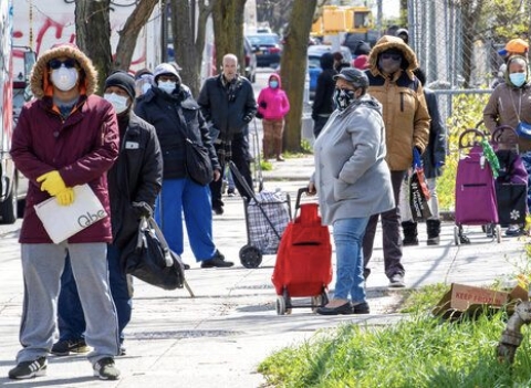Migranti: New York verso lo stop del “diritto al tetto”. Superata la soglia dell’accoglienza