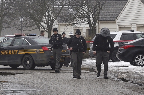 Usa: in Ohio licenziato il poliziotto che aveva ucciso un afroamericano disarmato riprendendo la scena della sparatoria