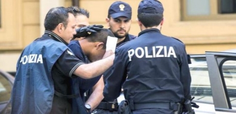 Trapani: due arresti della Squadra Mobile di luogotenenti del boss Messina Denaro dopo un "pizzino" del superlatitante