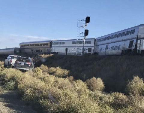 USA: un treno della Amrak è deragliato nel Montana provocando tre vittime e diversi feriti