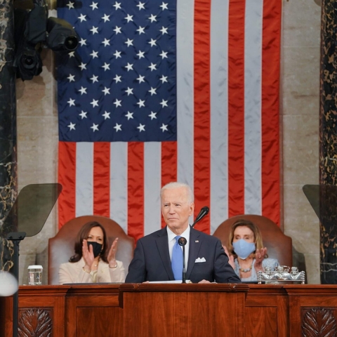 Usa: il discorso dei primi 100 giorni di Biden tra economia, tasse, armi e vaccini. E la replica dei Repubblicani
