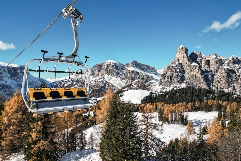 Turismo sulla neve: dall’Alto Adige al Veneto con gli sci ai piedi con la “metro di superficie” degli impianti a fune